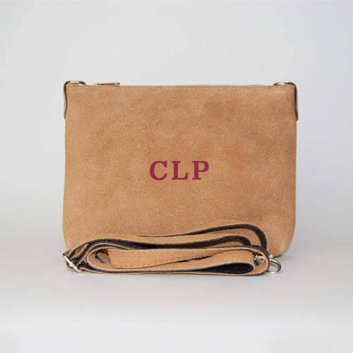 Bolso Personalizado con Iniciales Clutch Serraje Camel con Bandolera