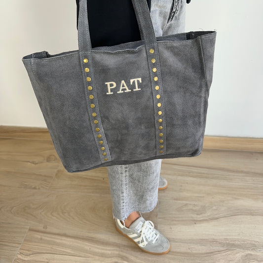 Bolso Shopping Serraje Gris y Tachuelas Personalizado con Iniciales