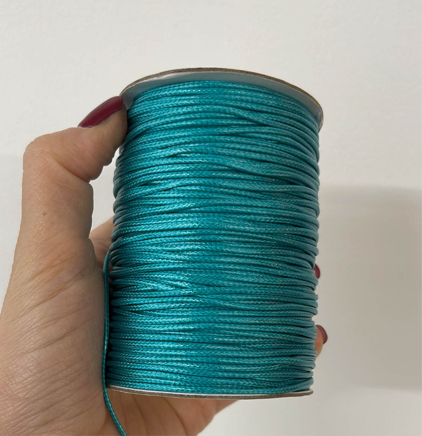 Collar Cordón con Medalla con Baño de Oro con Virgen Niña y Cruz de Nácar personalizable