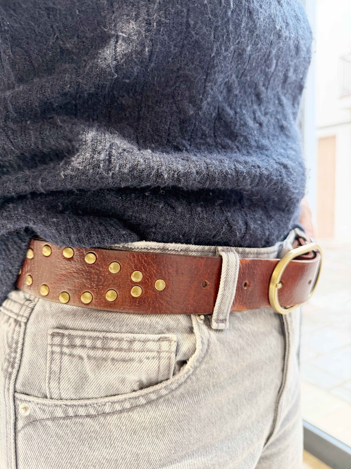 Cinturón de Cuero Marrón con Tachas y Hebilla Dodada