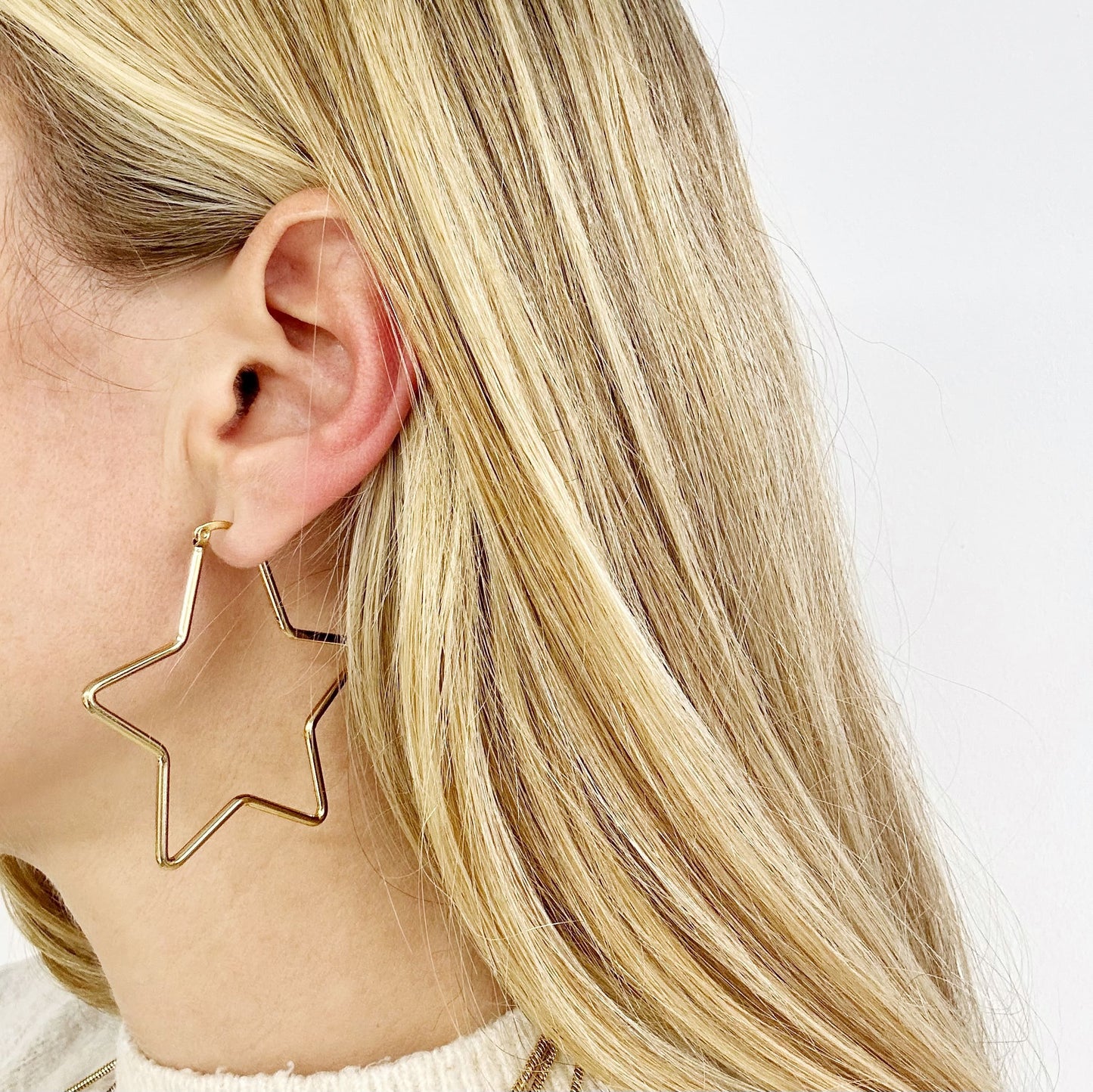 Pendientes Aro Grande con forma de Estrella con Baño de Oro