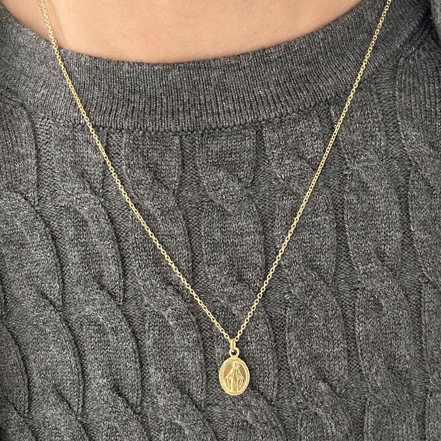 Collar Virgen Milagrosa con Baño de Oro