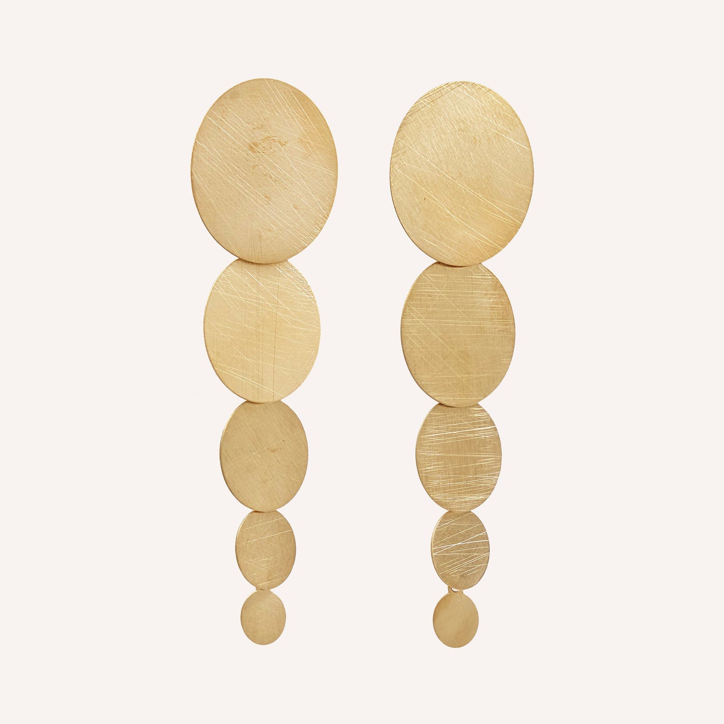 Pendientes Largos Ovalos Degradadados Baño de Oro Mate