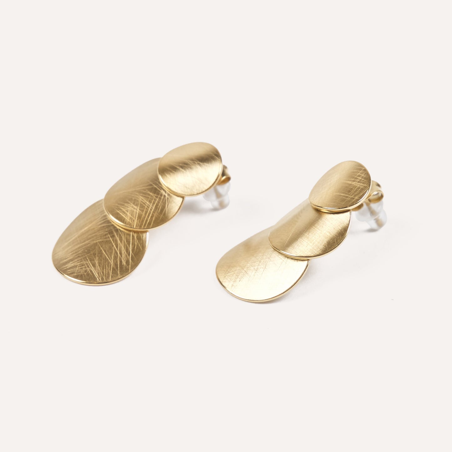Pendientes 3 Círculos pequeños con Baño de Oro Mate