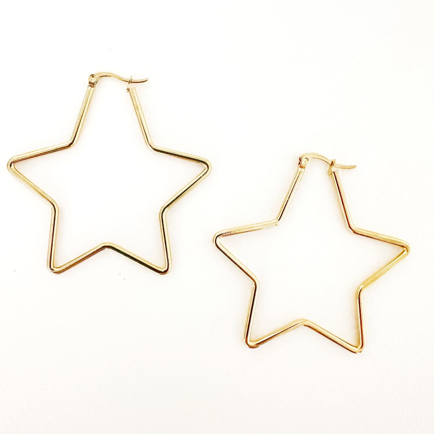 Pendientes Aro Grande con forma de Estrella con Baño de Oro
