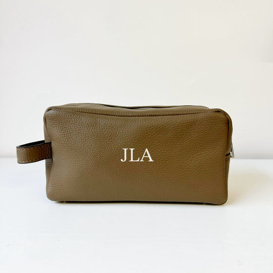 Neceser de Piel Topo Personalizado con Iniciales Bordadas