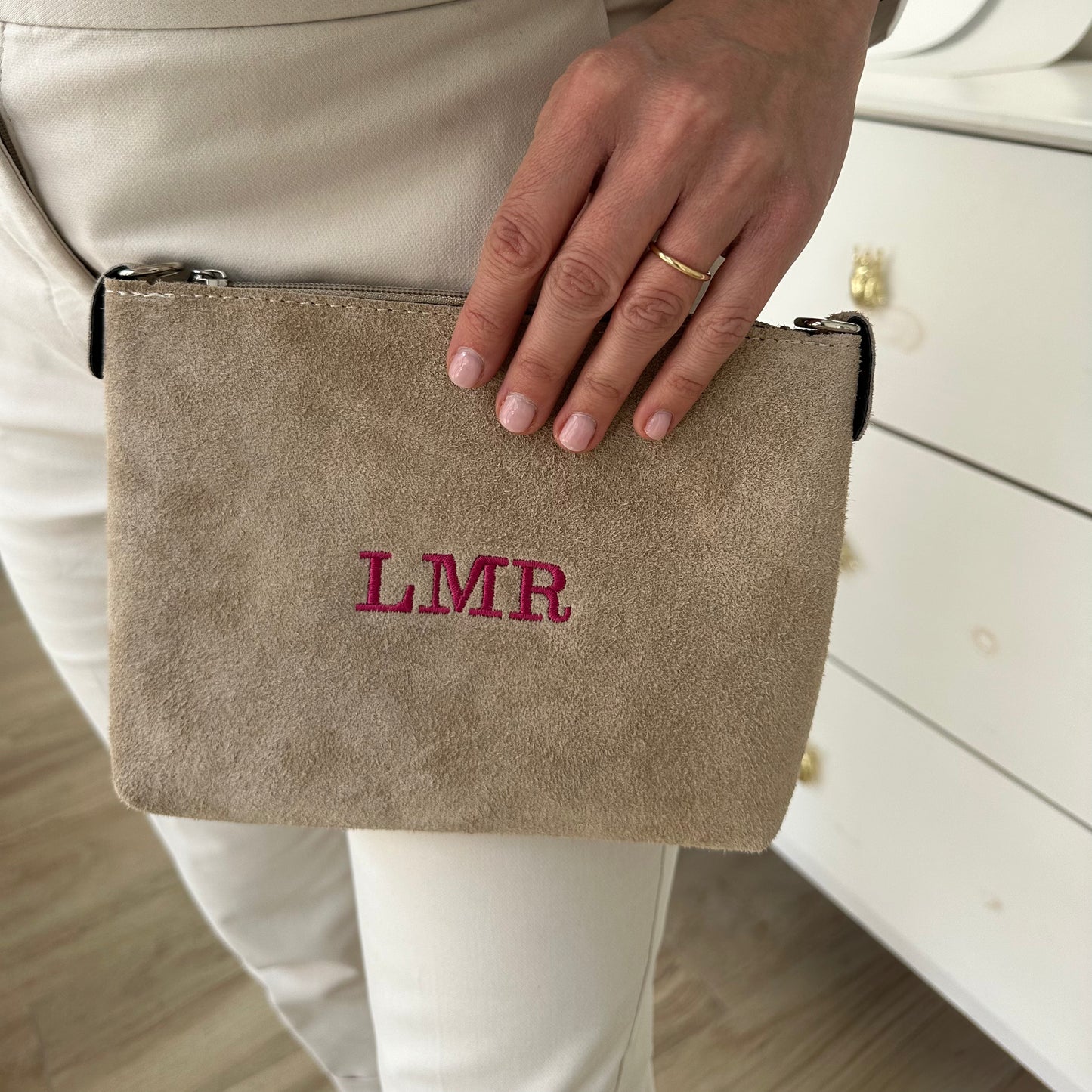 Bolso Personalizado con Iniciales Clutch Serraje Beige con Bandolera