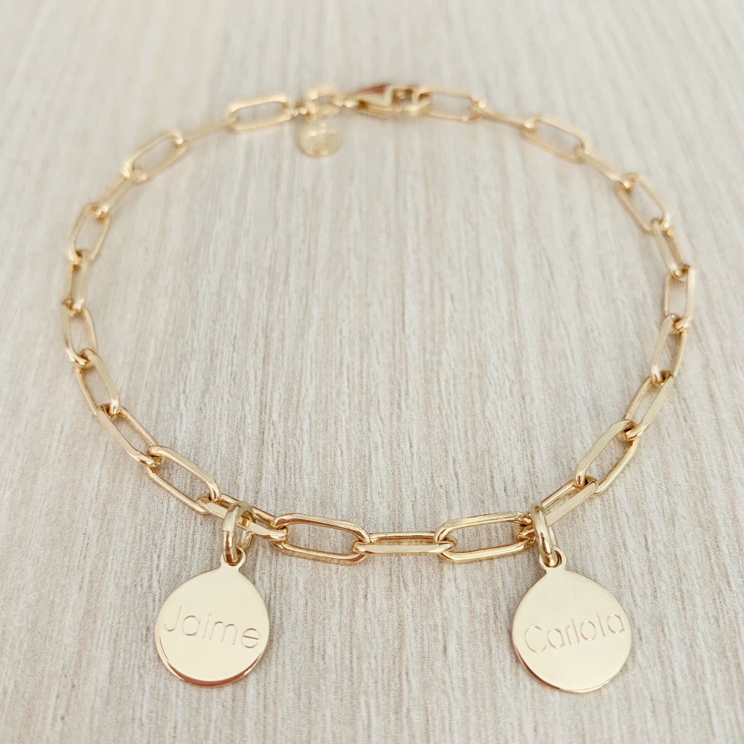 Pulsera Personalizada con Cadena Alargada con Baño de oro y dos medallas