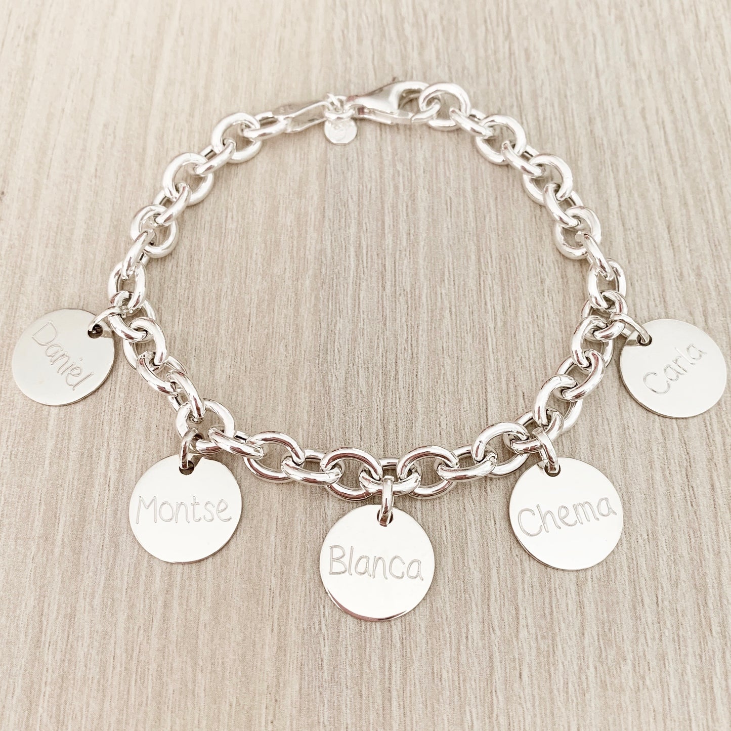 Pulsera Personalizada con Cadena Gruesa de Plata con cinco medallas
