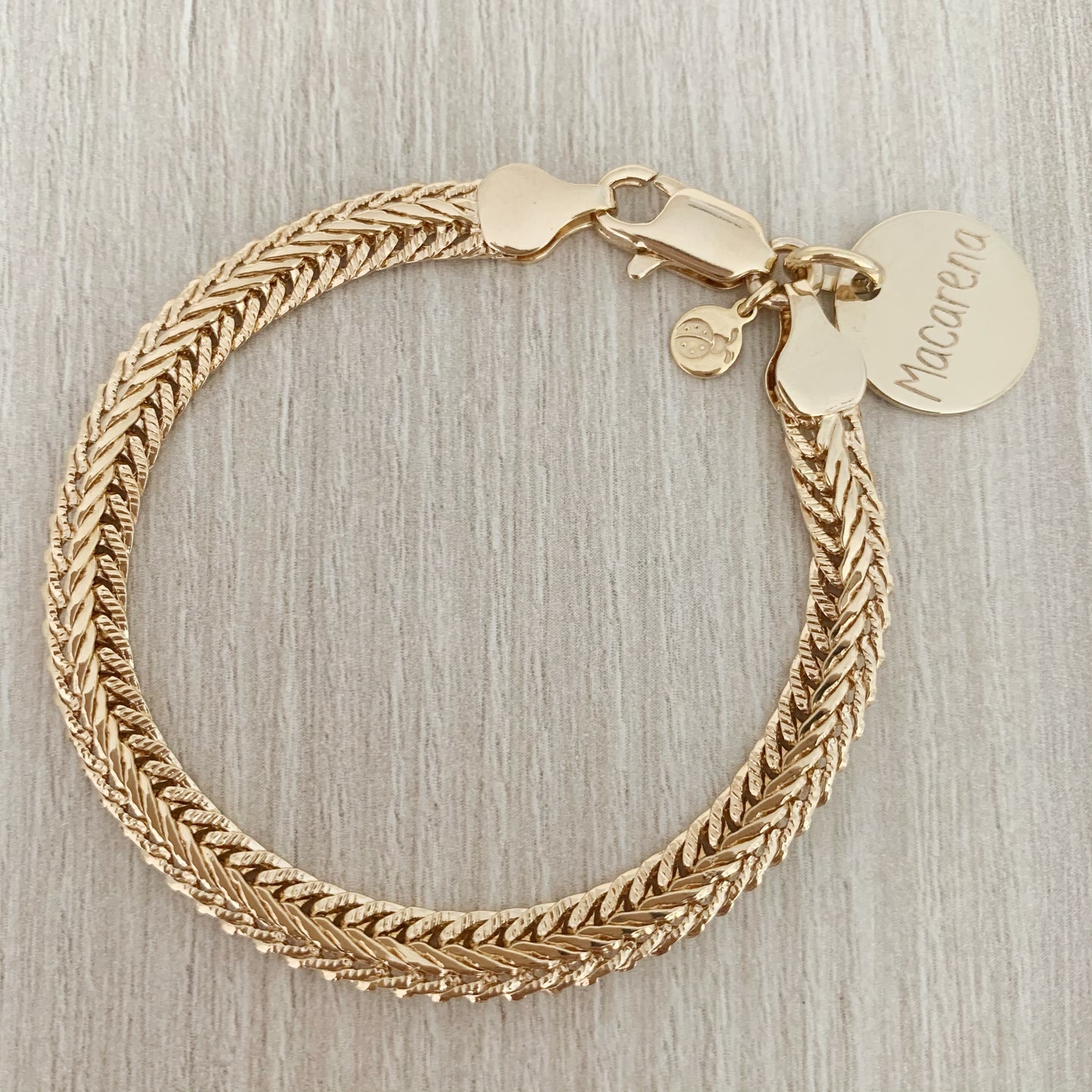 Pulsera Personalizada con Cadena Espiga con Baño de oro con una medalla