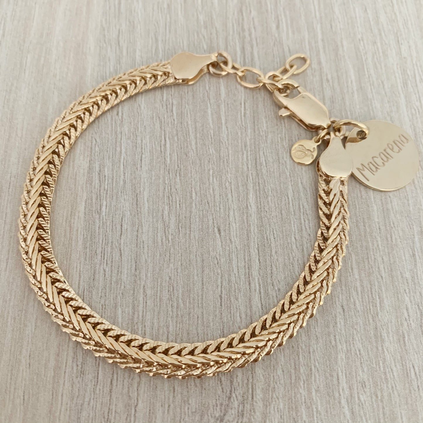 Pulsera Personalizada con Cadena Espiga con Baño de oro con una medalla