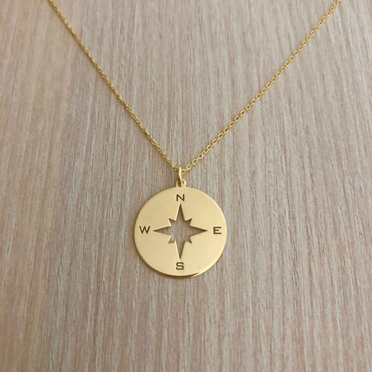 Collar Rosa de los Vientos de Plata con baño de Oro
