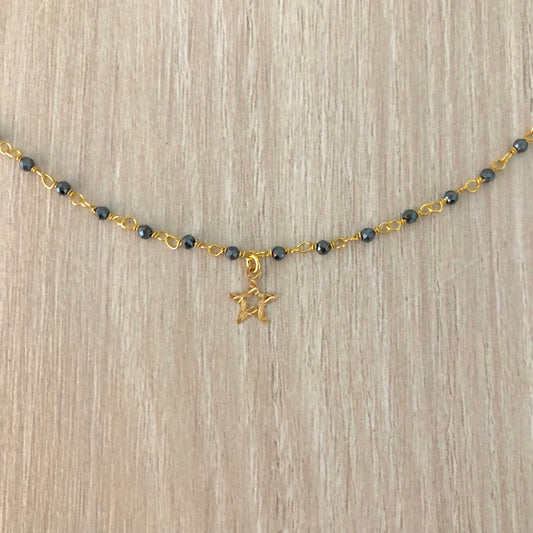 Collar con Cadena de Piedras Semipreciosas Negras con Estrella de Plata con Baño de Oro