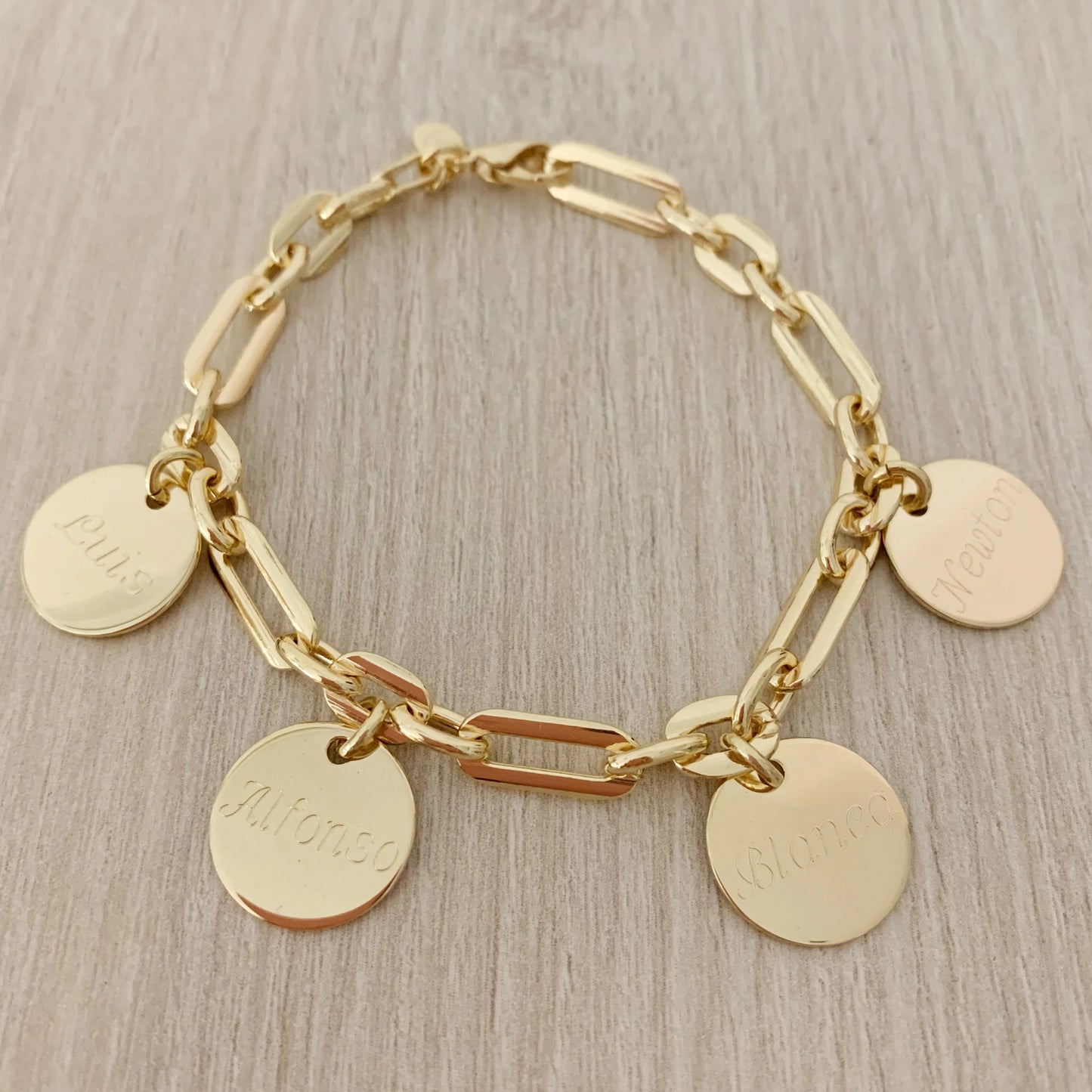 Pulsera Personalizada con Cadena Alternada con Baño de oro y cuatro medallas