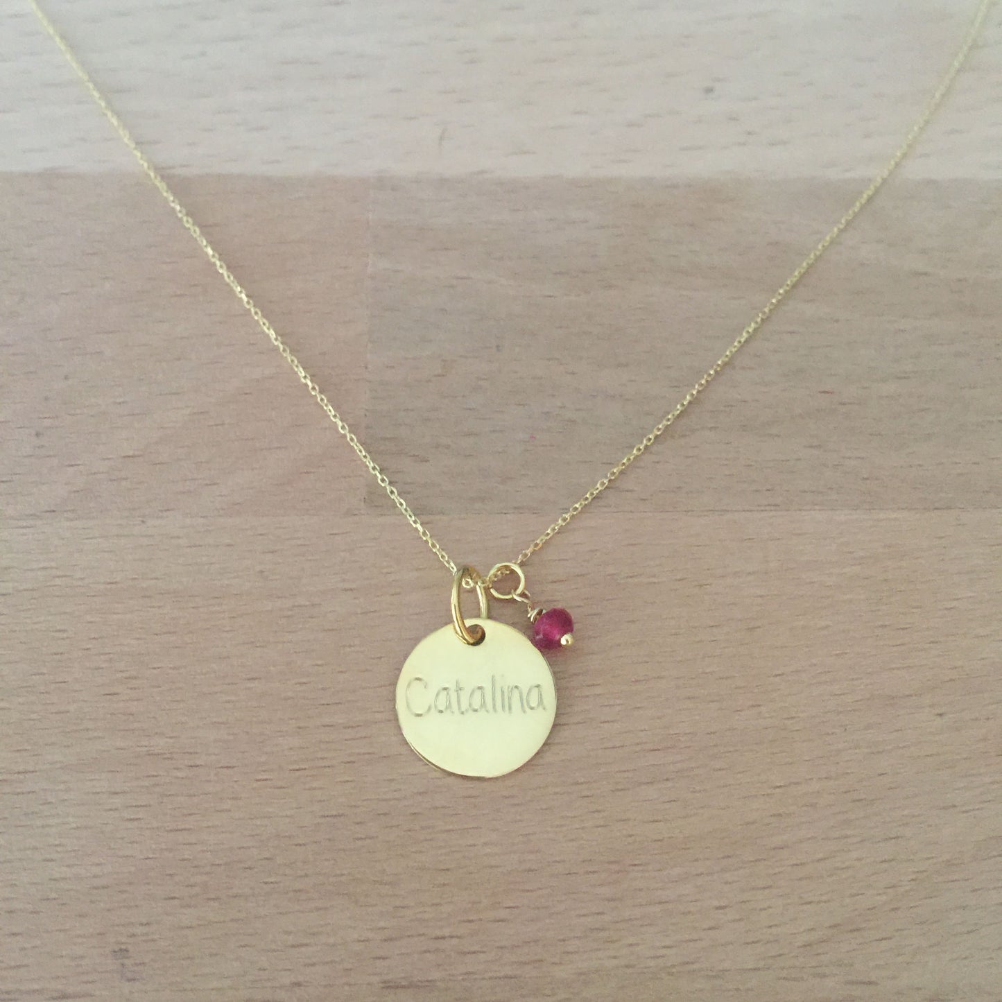 Collar Personalizado con Medalla con baño de Oro grabada y Piedra