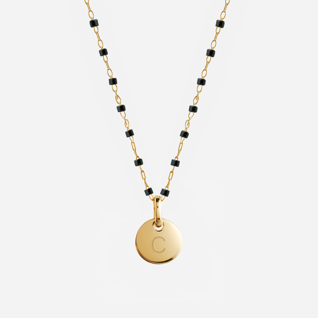 Collar Personalizado con Medalla Pequeña y Cadena de Bolitas Negras con Baño de Oro