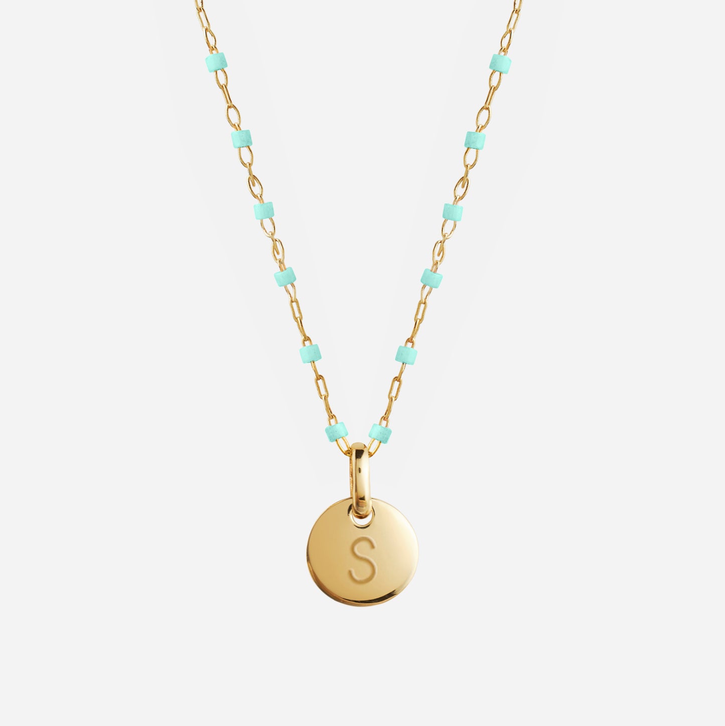 Collar Personalizado con Medalla Pequeña y Cadena de Bolitas Verde Agua con Baño de Oro