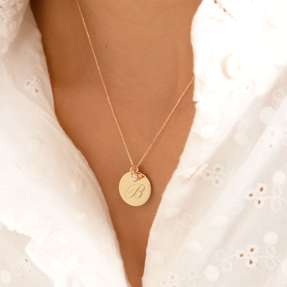 Collar Personalizado de Oro con Grabado en Medalla Grande Y Circonita