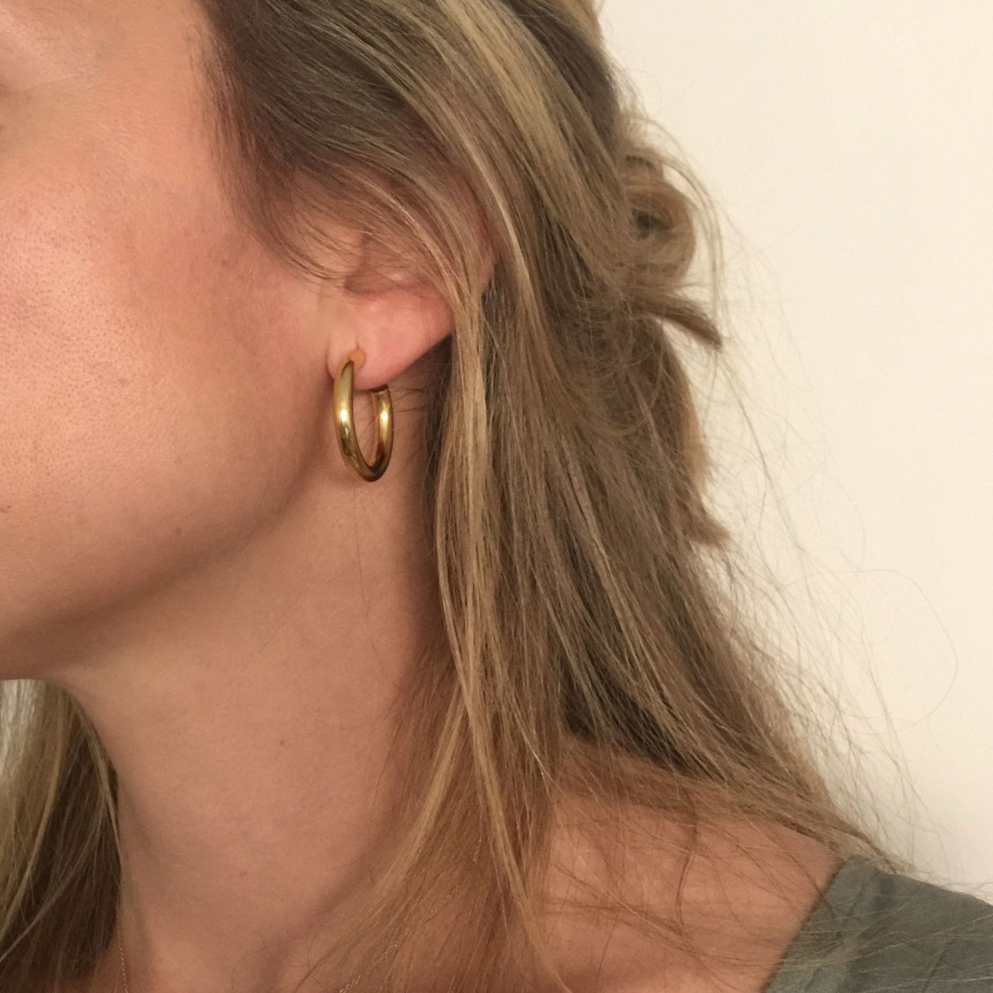 Pendientes Medianos Aro grueso de Plata con Baño de Oro