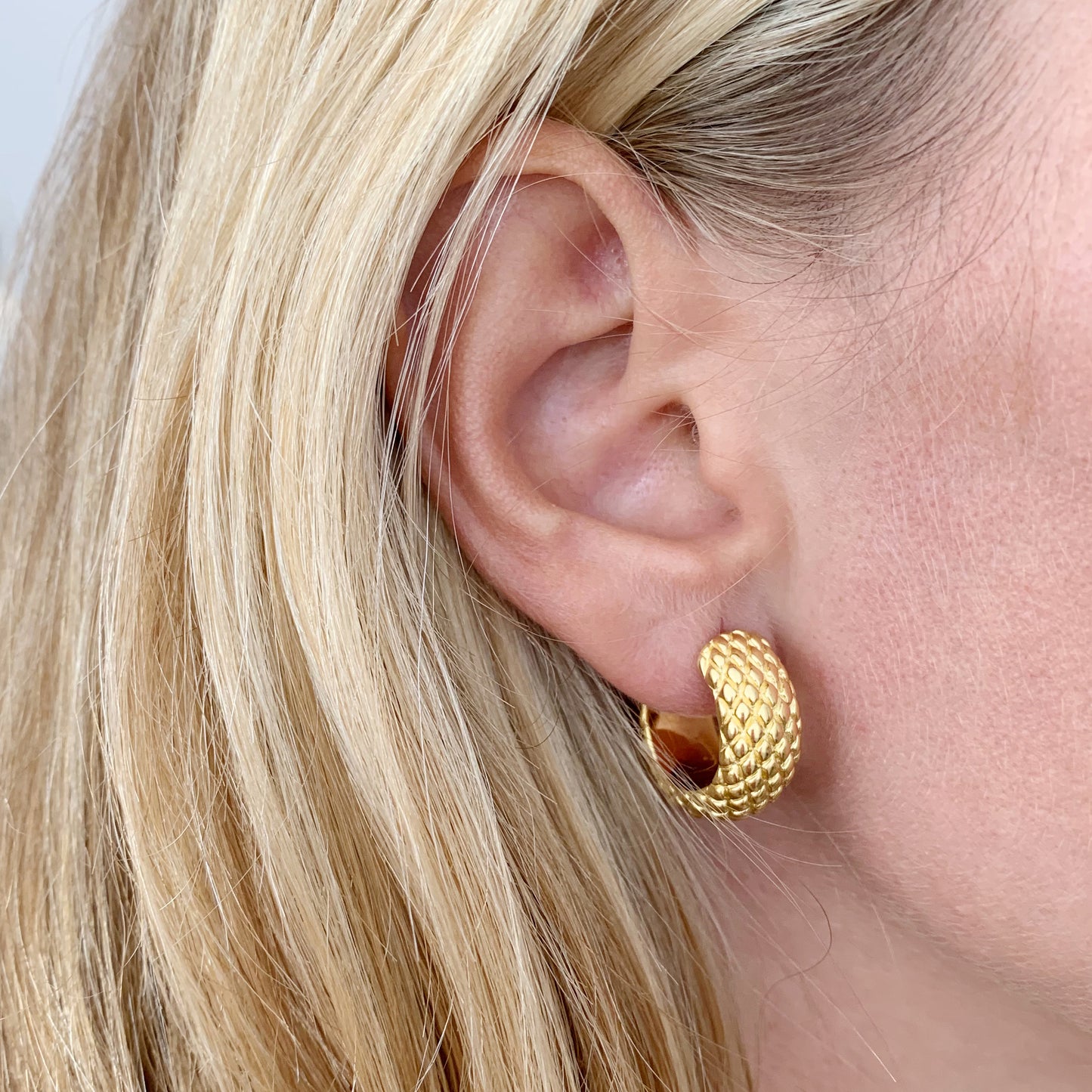 Pendientes Aro Grueso con relieve de Plata con Baño de Oro