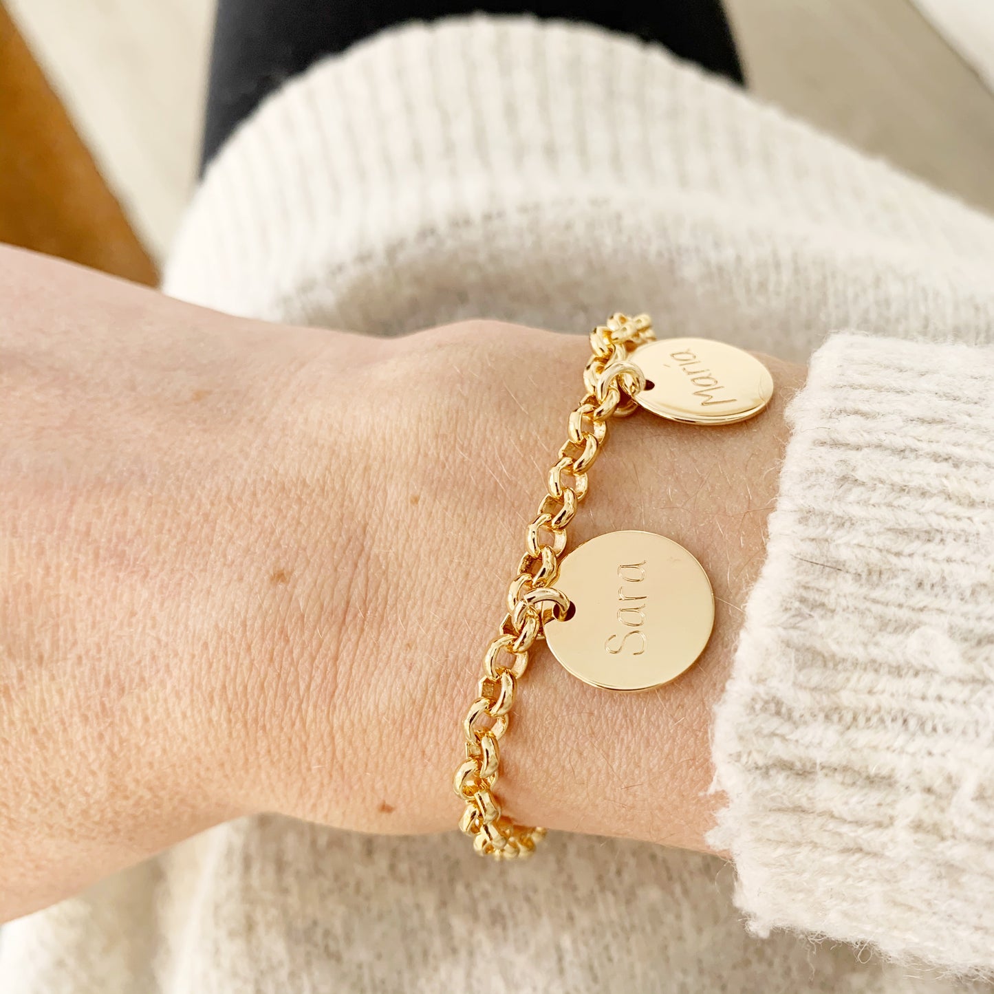 Pulsera Personalizada con Cadena Rolo con Baño de oro y cinco medallas