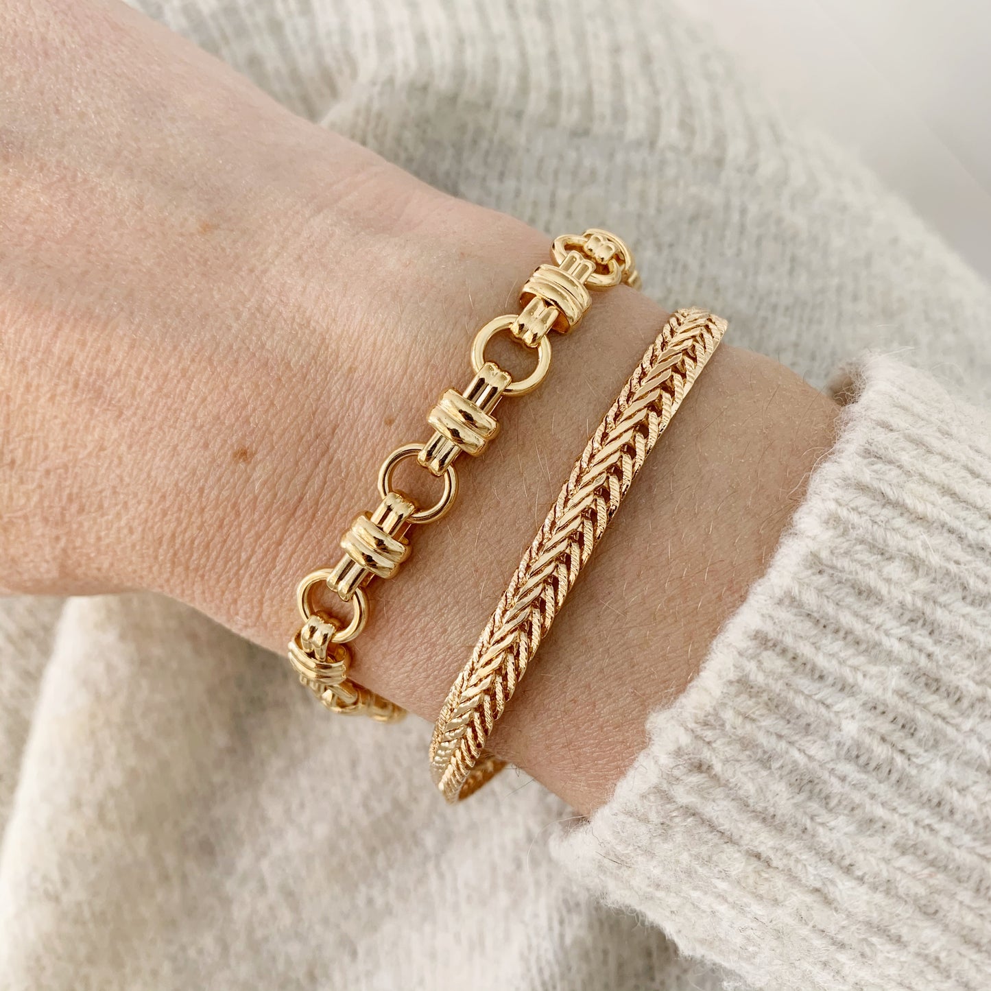 Pulsera Personalizada con Cadena Espiga con Baño de oro con una medalla