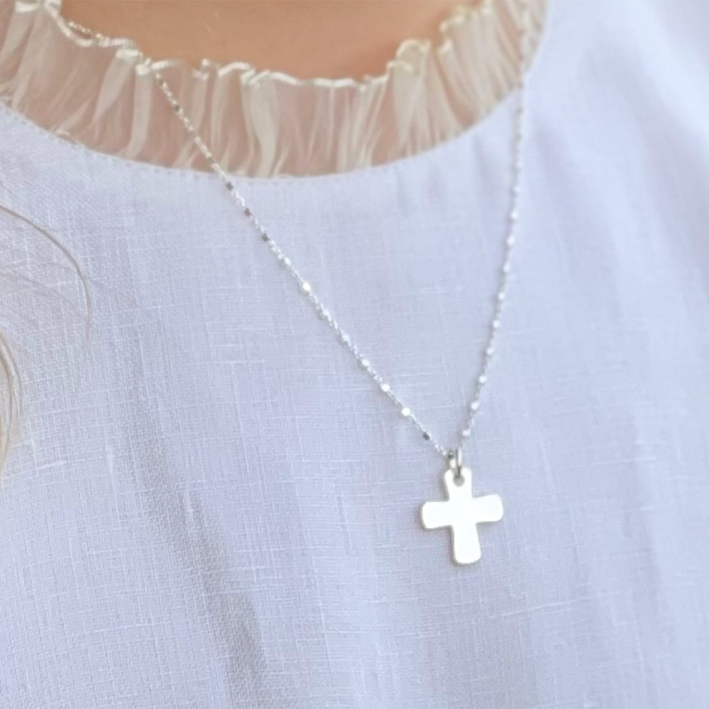 Collar Personalizado de Plata con Cadena de Cubitos y Medalla Cruz