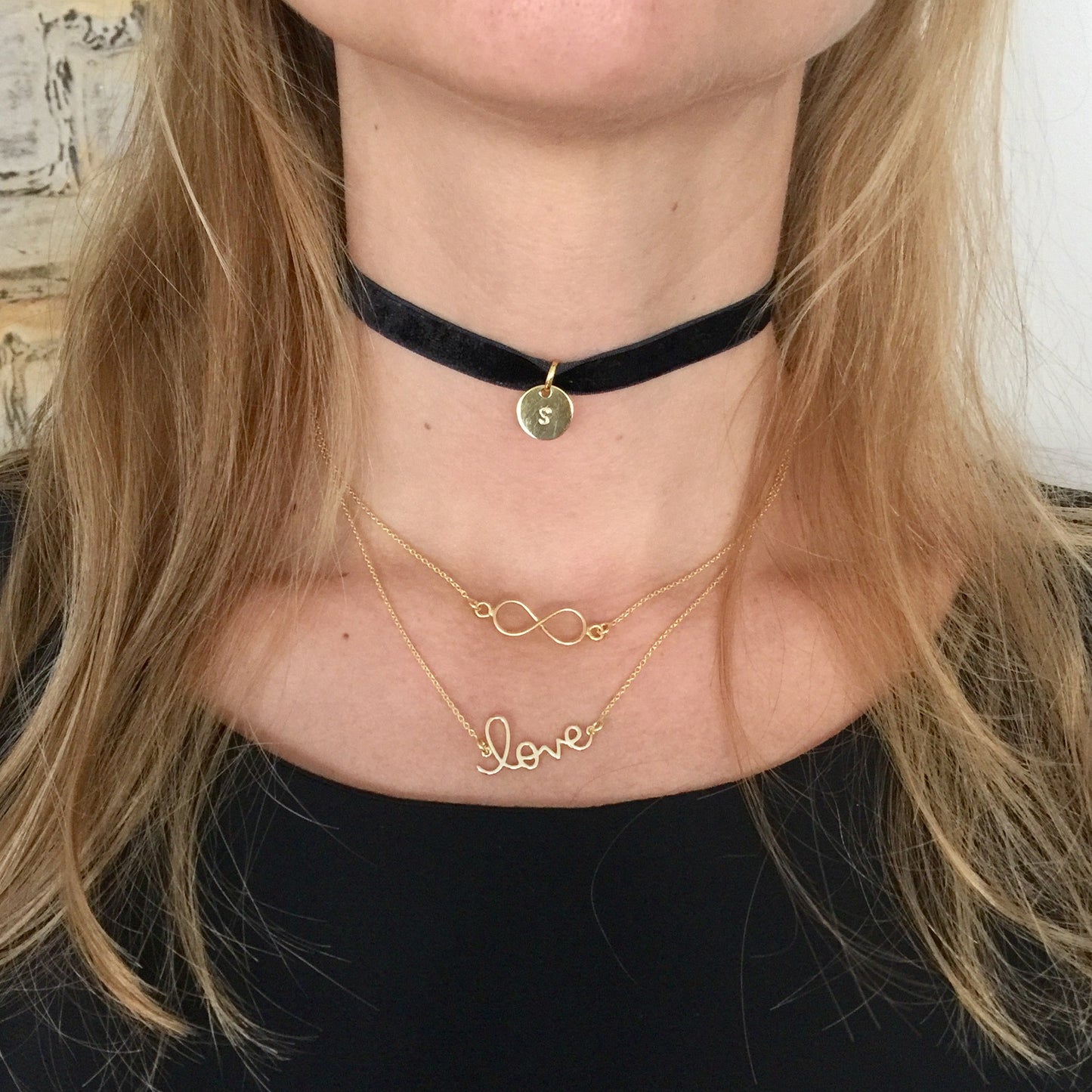 Choker Personalizado con Inicial en Medalla de Plata con Baño de Oro