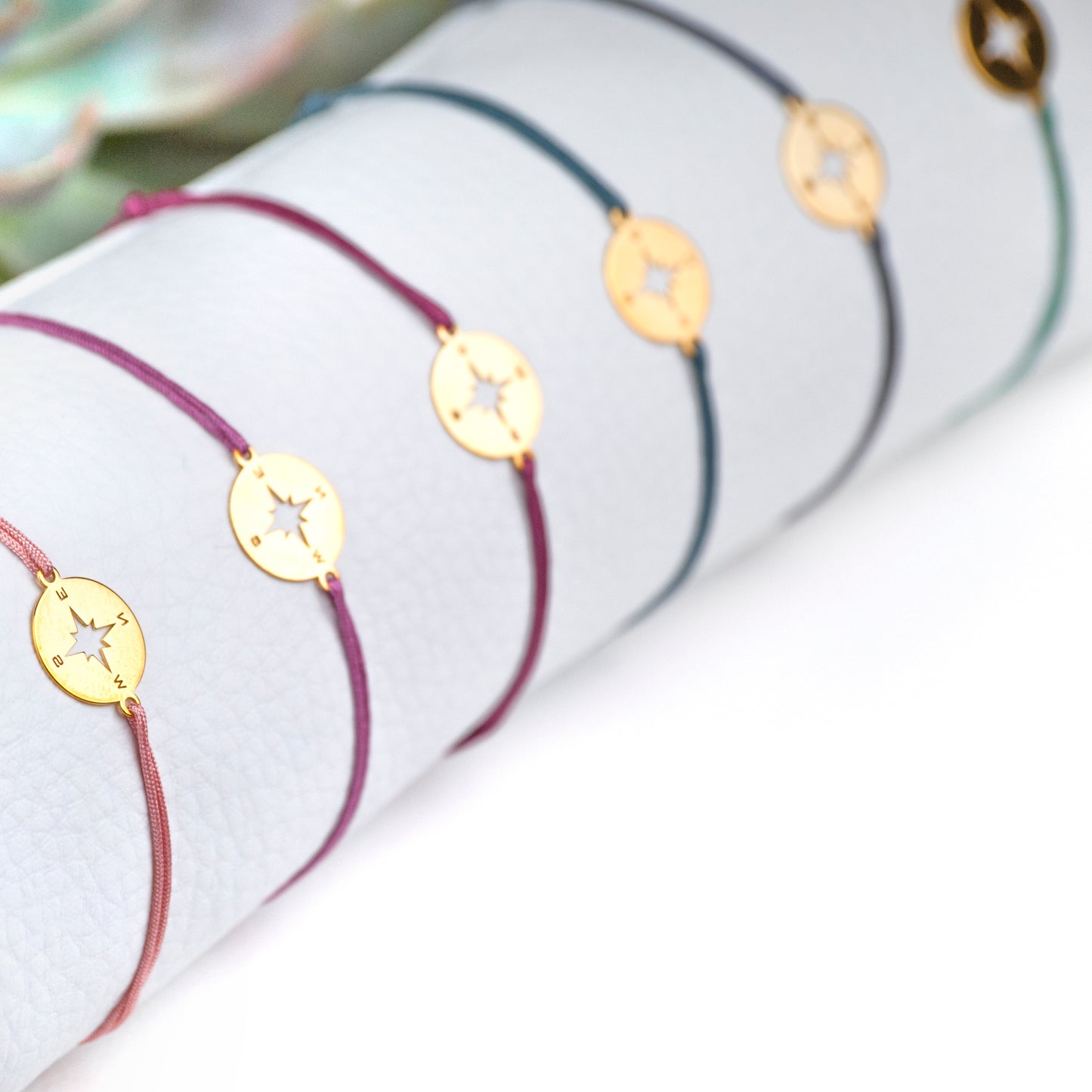 Pulsera Brújula de Plata con Baño de Oro