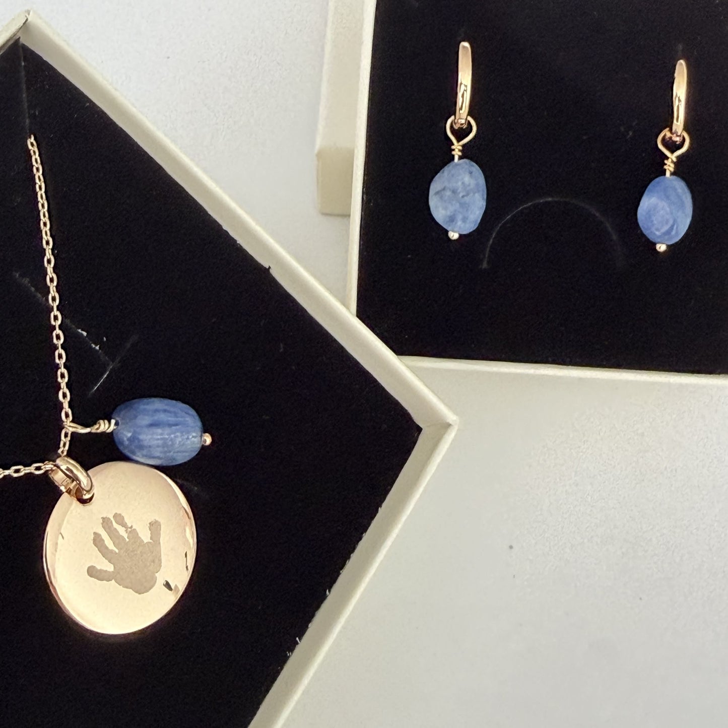 Pack Pendientes Y Collar Personalizado con Huella en Medalla grande con baño de Oro - MG Atelier