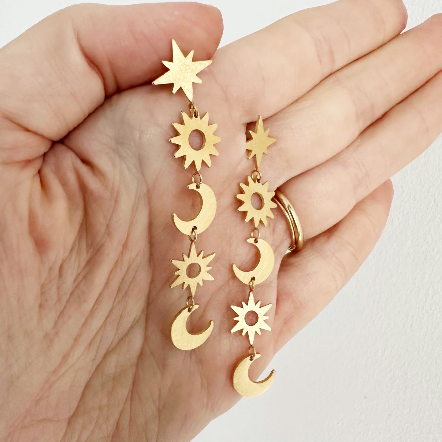 Pendientes Largos Luna Sol Estrella Destello con Baño de Oro