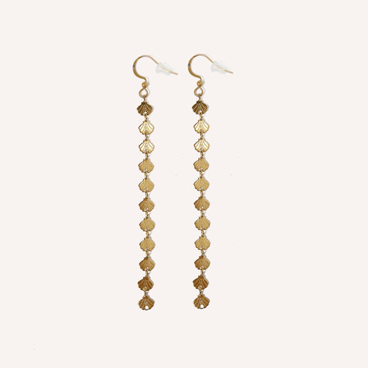 Pendientes Largos Conchitas con Baño de Oro