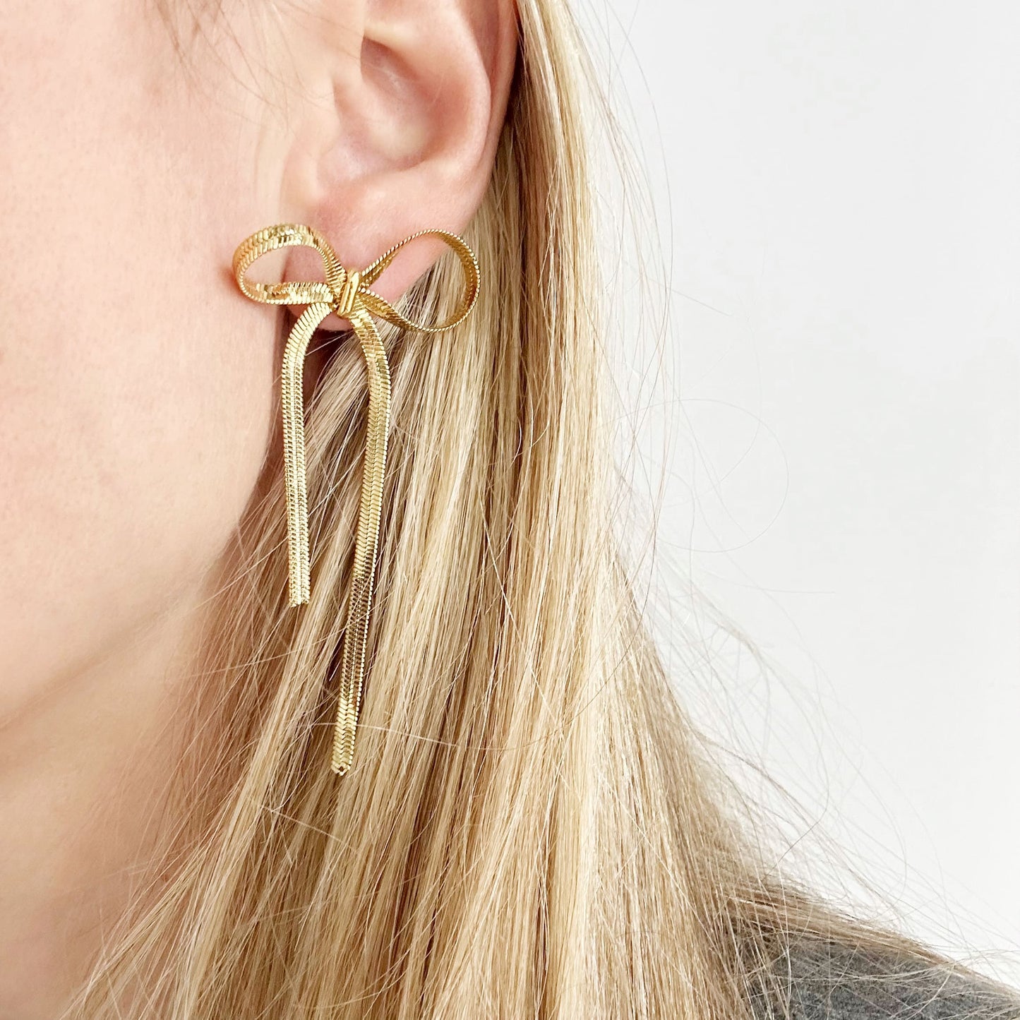 Pendientes Lazo Largo con Baño de Oro
