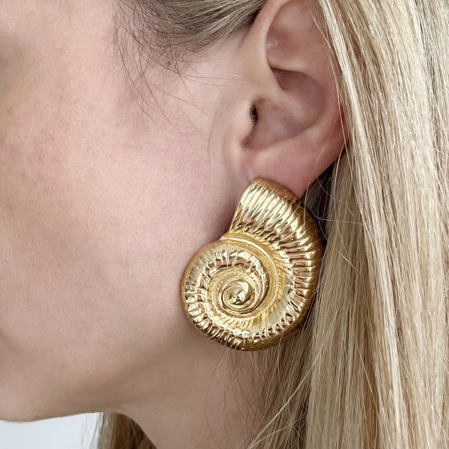 Pendientes Caracola con Baño de Oro