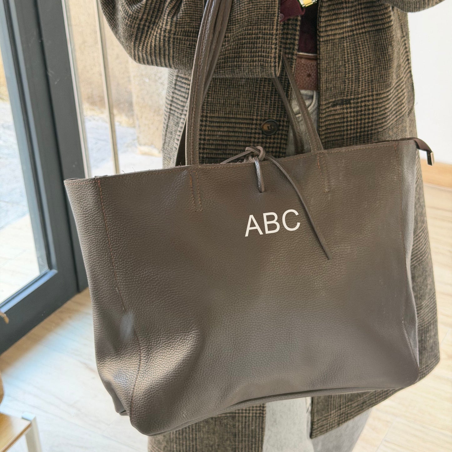 Bolso Shopping Marrón Chocolate de Piel Personalizado con Iniciales