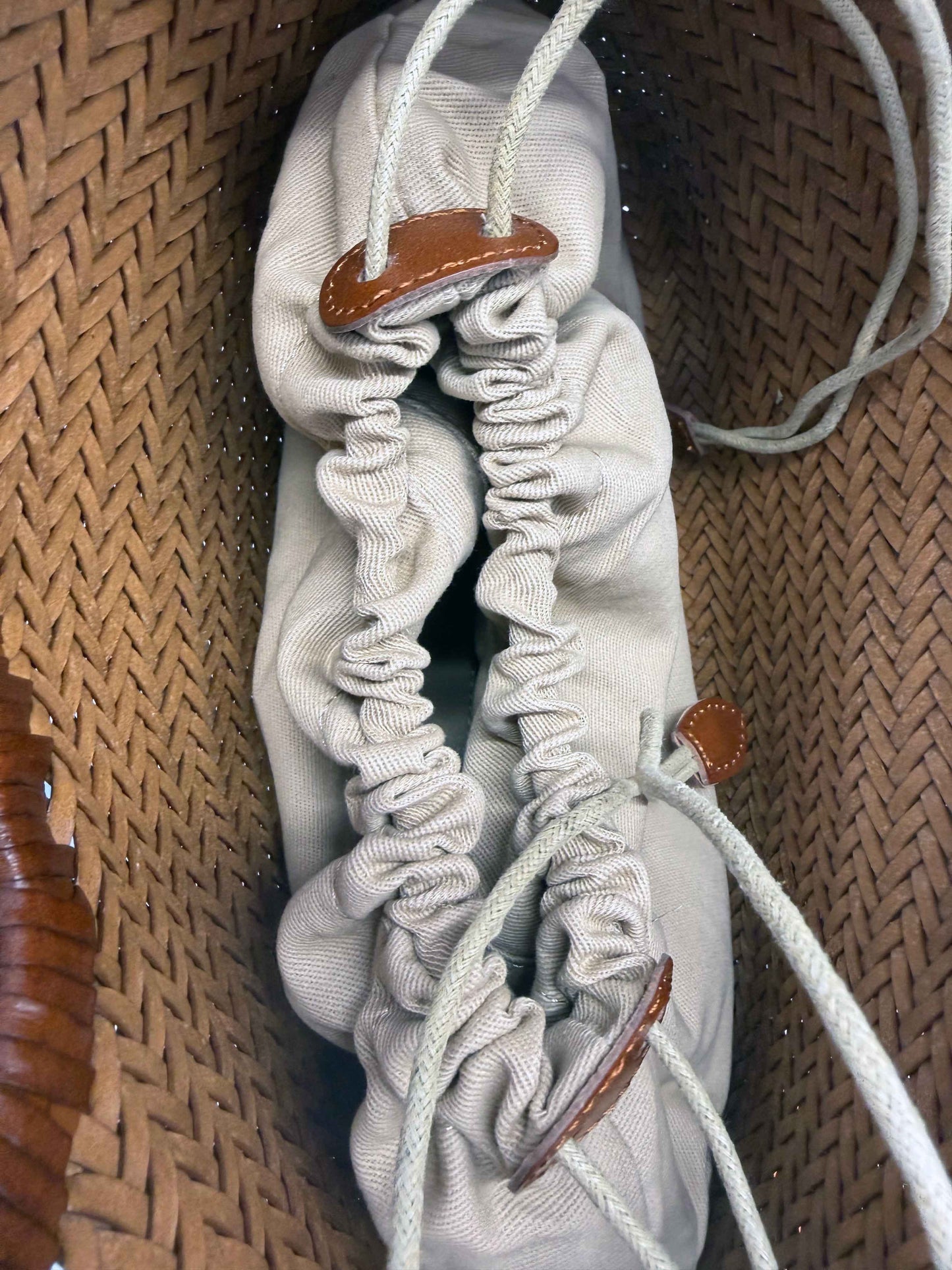 Bolso Capazo Camel de Piel Trenzada