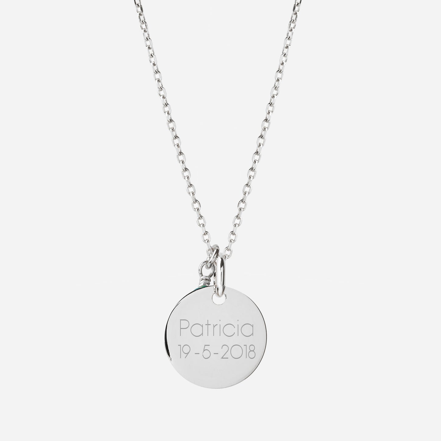 Collar con Medalla de Plata con Virgen Niña personalizable con fecha y nombre