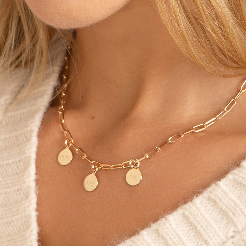 Collar Personalizado con Cadena Alargada con Baño de oro y tres medallas