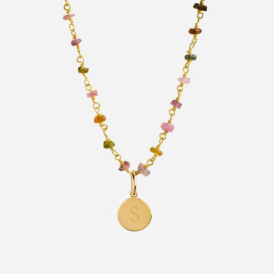 Collar Personalizado con Cadena de Piedras Semipreciosas de colores y Medalla con Inicial de Plata con Baño de Oro