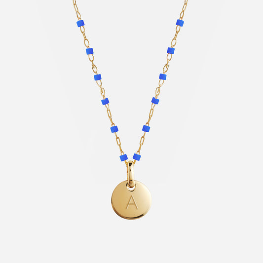 Collar Personalizado con Medalla Pequeña y Cadena de Bolitas Azules con Baño de Oro