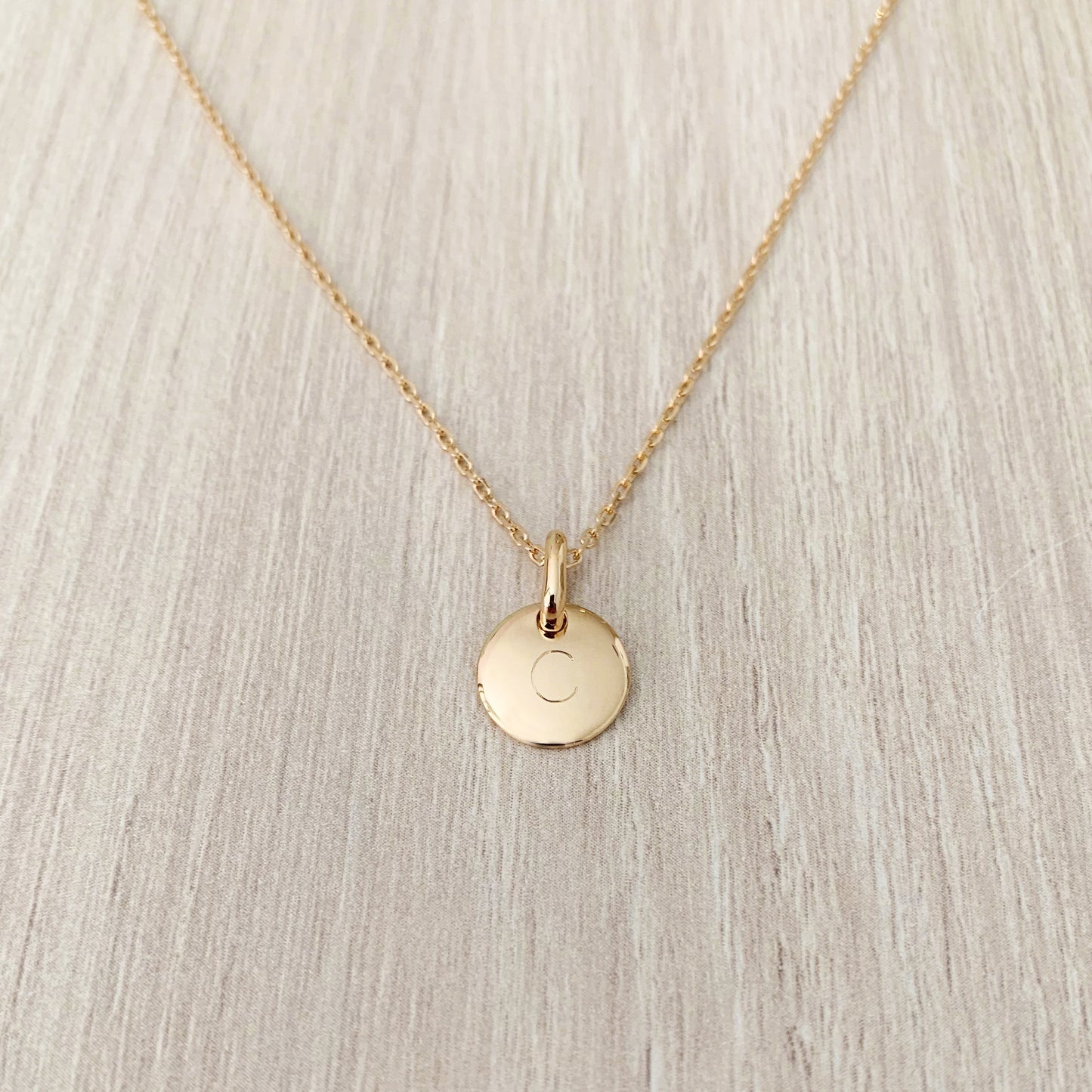 Collar Personalizado con Medalla Pequeña con Baño de Oro