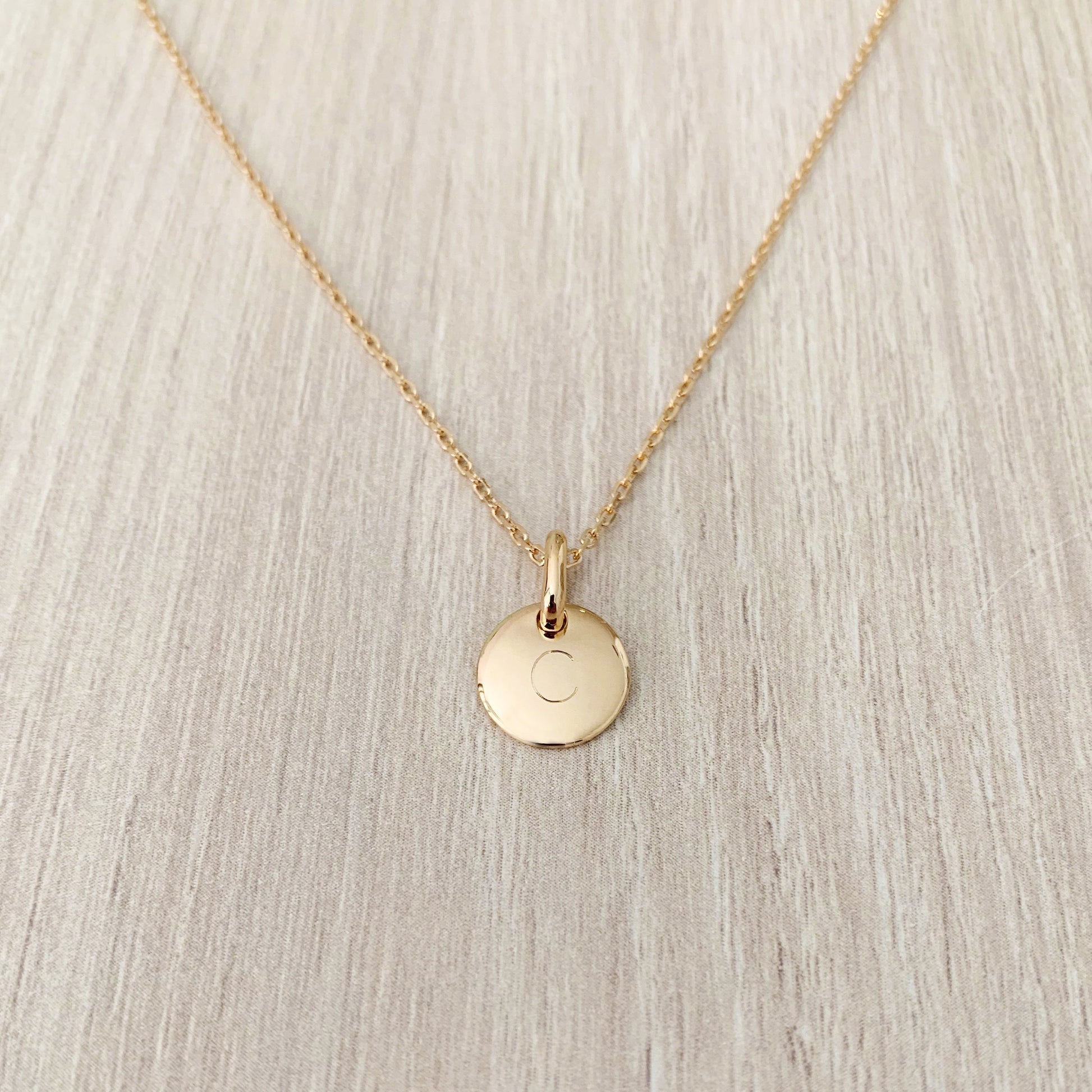 Collar Personalizado con Medalla Pequeña con Baño de Oro