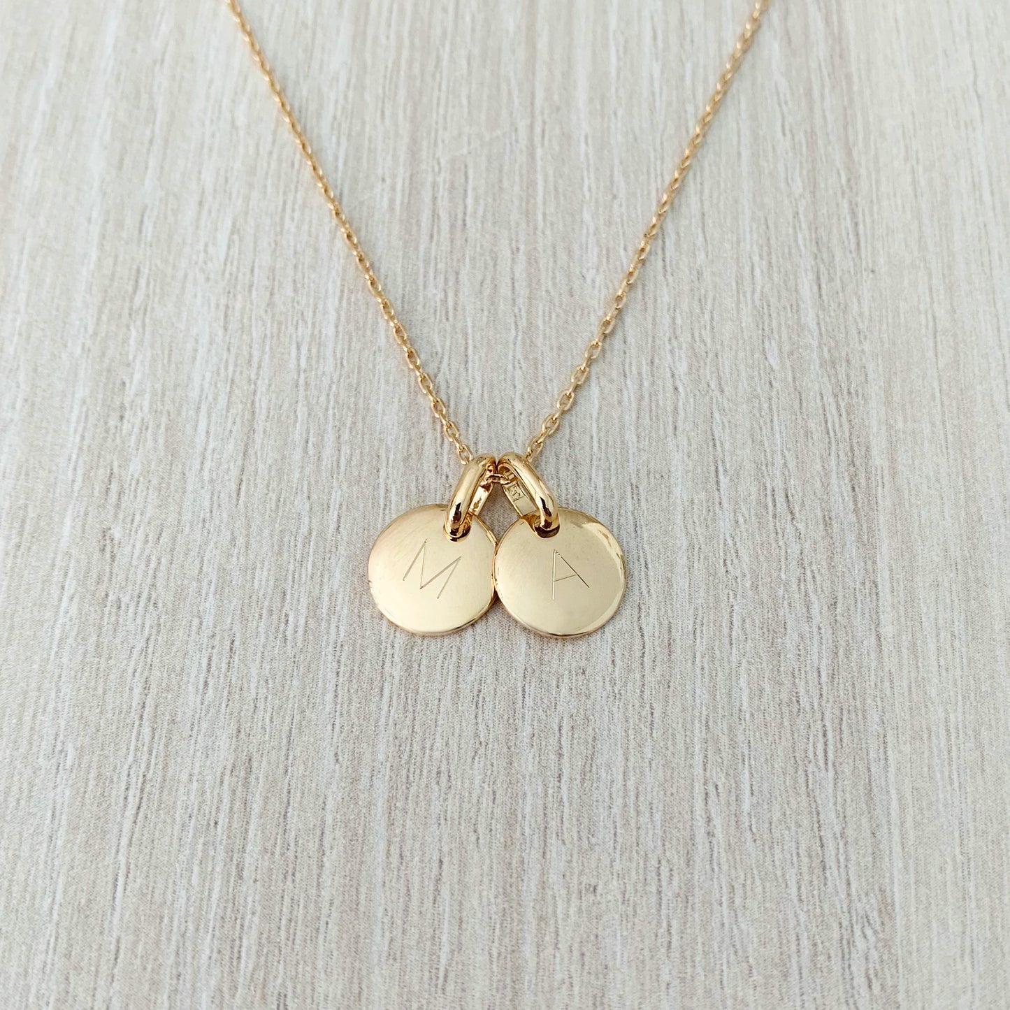 Collar Personalizado con 2 Medallas Pequeñas con Baño de Oro
