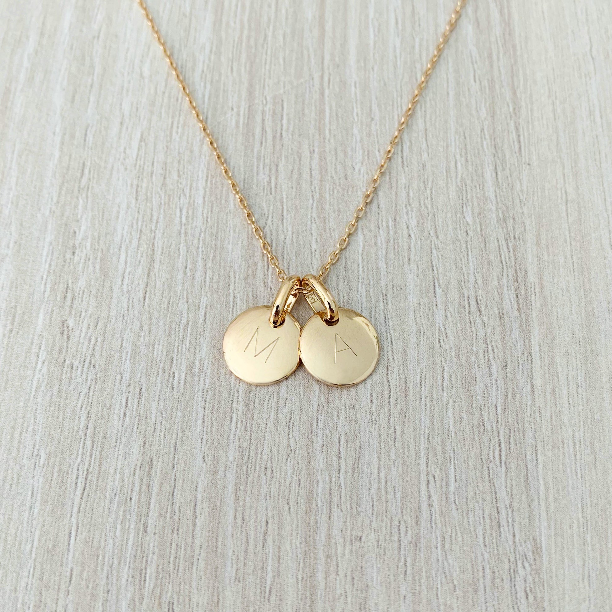 Collar Personalizado con 2 Medallas Pequeñas con Baño de Oro