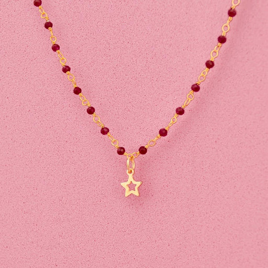 Collar con Cadena de Piedras Semipreciosas Rojas con Estrella de Plata con Baño de Oro