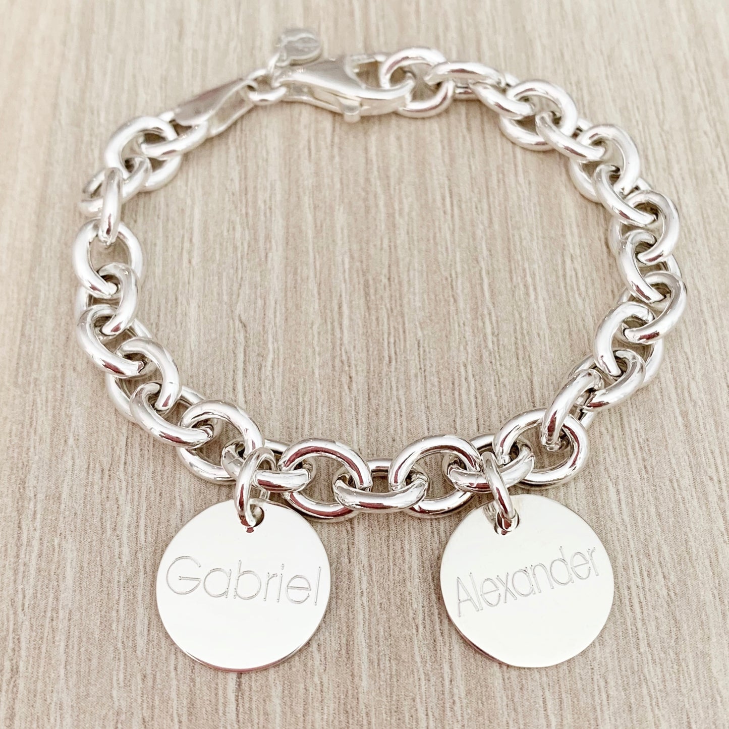 Pulsera Personalizada con Cadena Gruesa de Plata con dos medallas