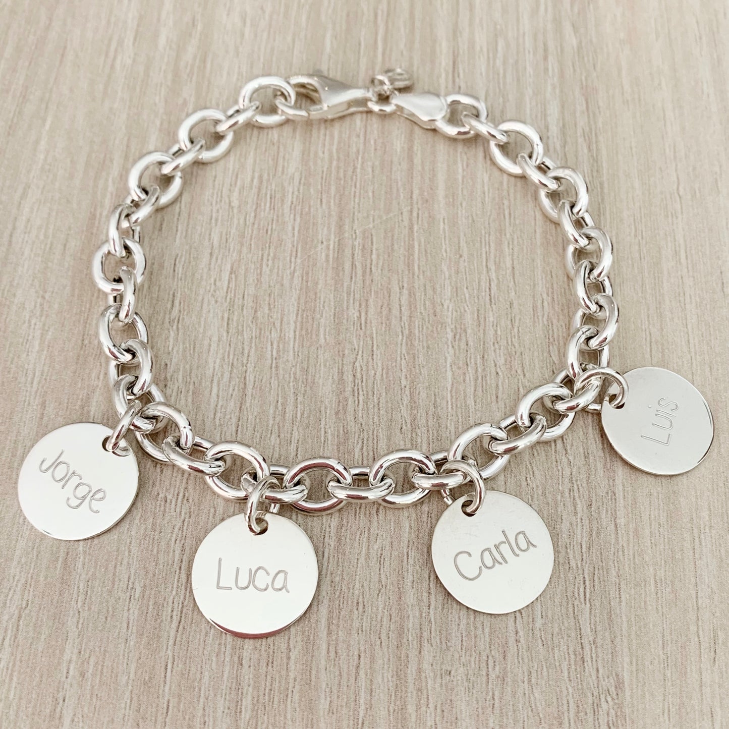 Pulsera Personalizada con Cadena Gruesa de Plata con cuatro medallas