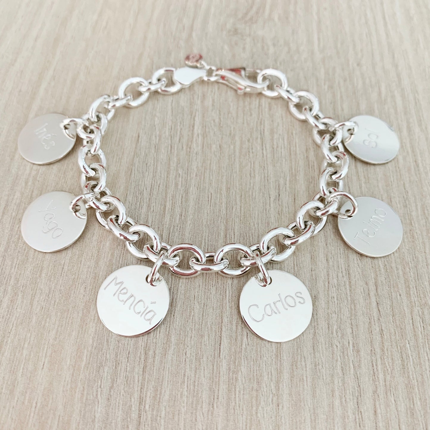 Pulsera Personalizada con Cadena Gruesa de Plata con seis medallas