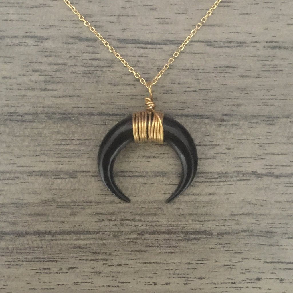 Collar Cuerno negro Grande invertido de Plata con Baño de Oro y Hueso tallado a mano