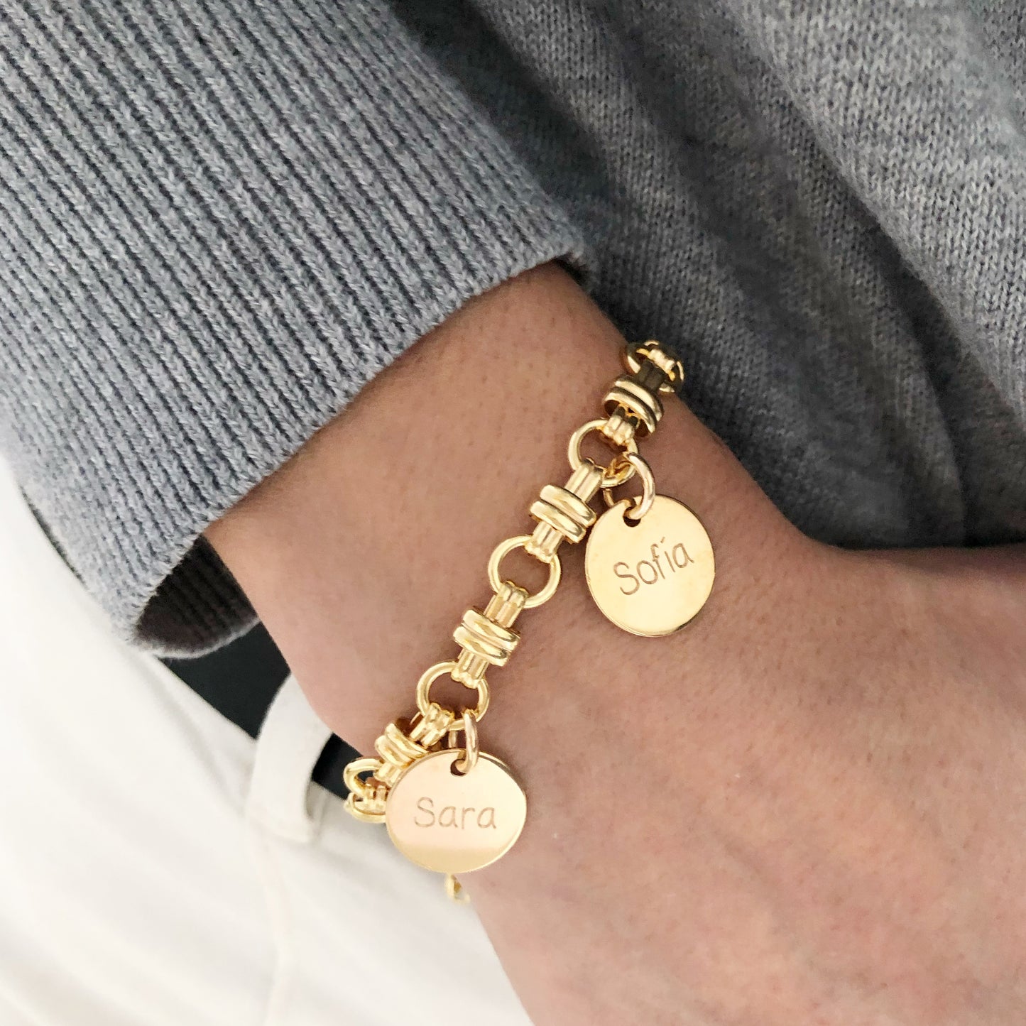 Pulsera Personalizada con Cadena de Eslabón Combinado con Baño de oro y cuatro medallas